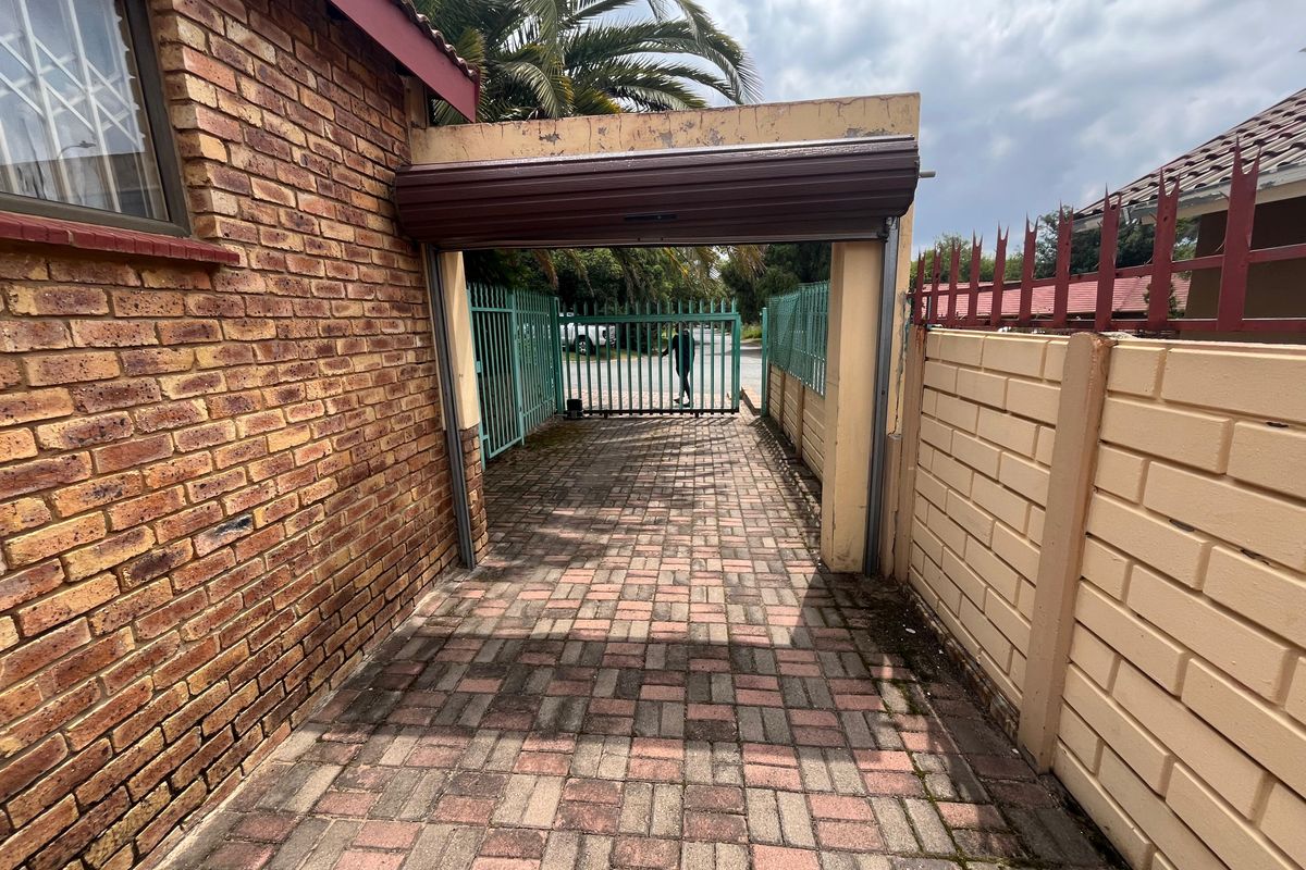 calling all the investors to came and see this property - Photo 5