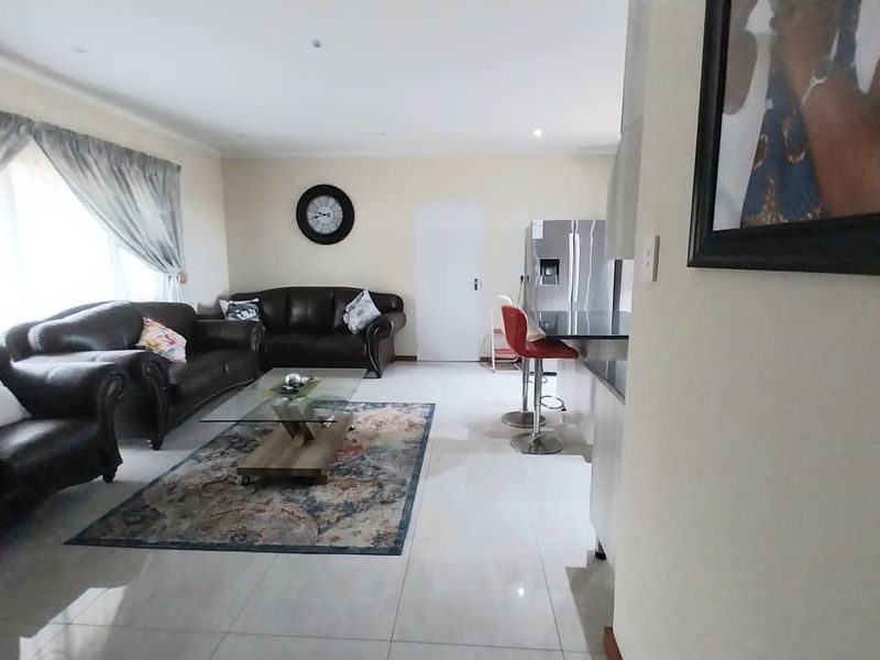 3 Bedroom Family Home in Riverwood Eco Estate - Photo 6