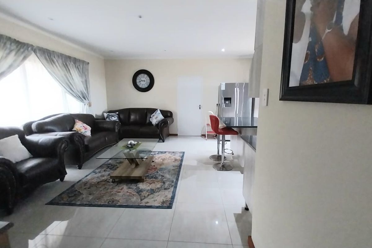 3 Bedroom Family Home in Riverwood Eco Estate - Photo 2