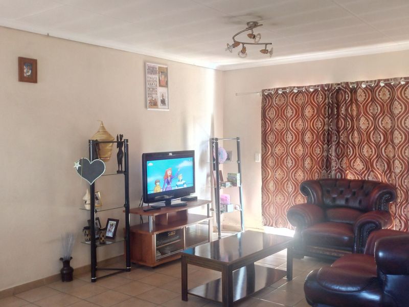 Townhouse For Sale In Centurion - Photo 3