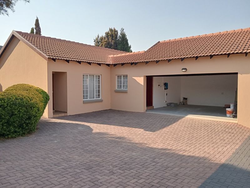 Townhouse For Sale In Centurion - Photo 6