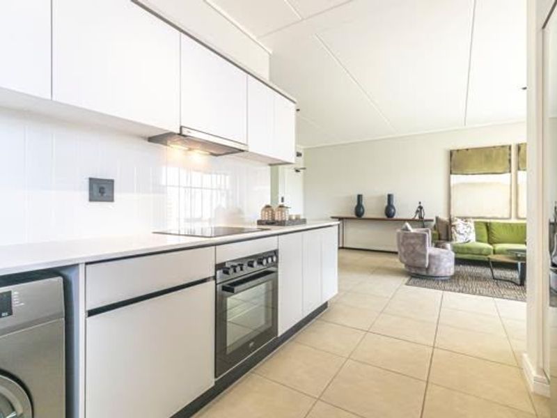 Apartment Rental Monthly In Sandton - Photo 3