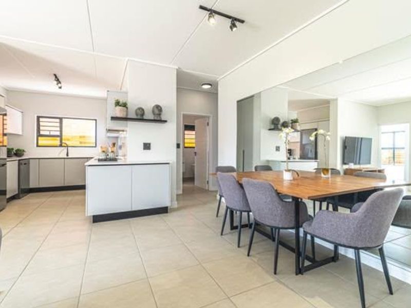 Apartment Rental Monthly In Sandton - Photo 2