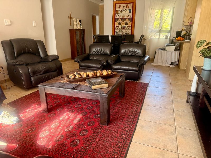 Townhouse For Sale In Bloemfontein - Photo 2