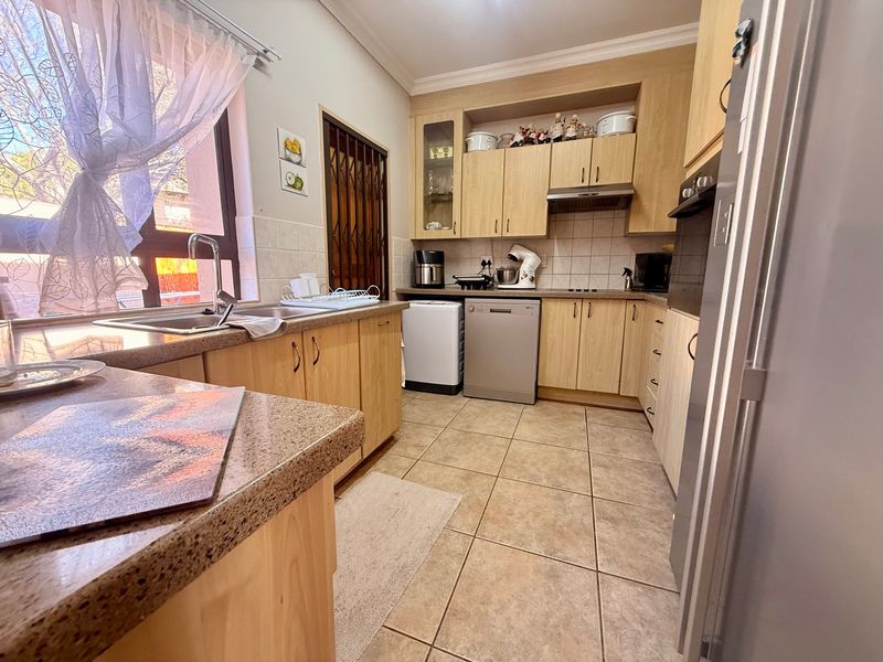 Townhouse For Sale In Bloemfontein - Photo 4