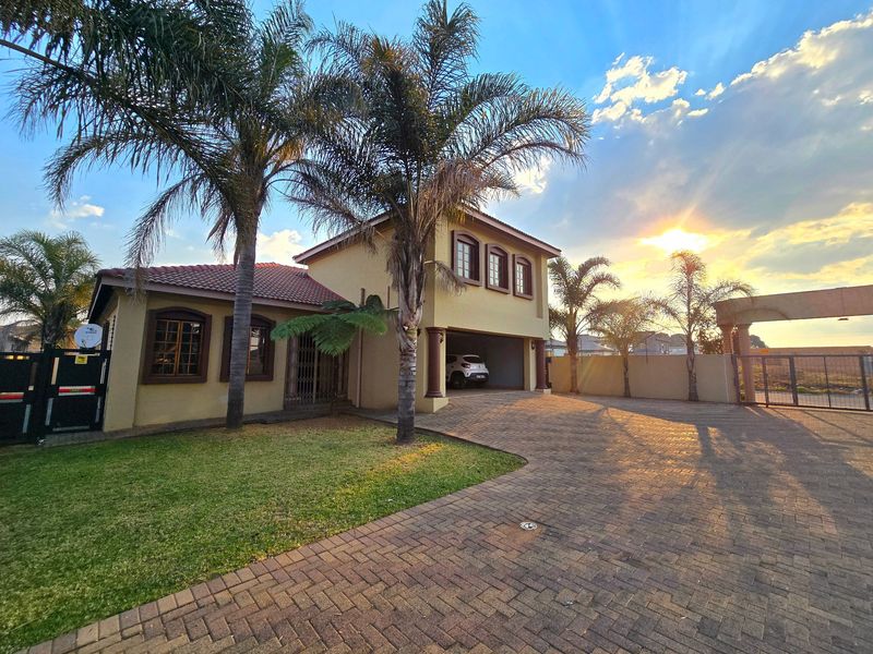 Townhouse For Sale In Middelburg - Photo 1