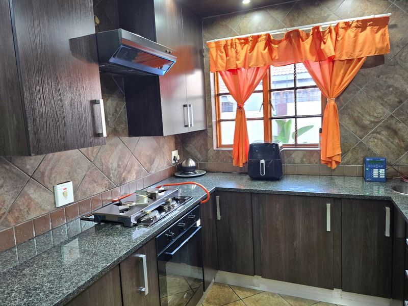 Townhouse For Sale In Middelburg - Photo 10