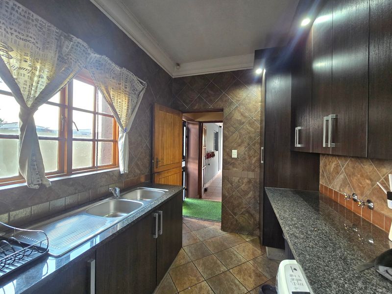 Townhouse For Sale In Middelburg - Photo 8