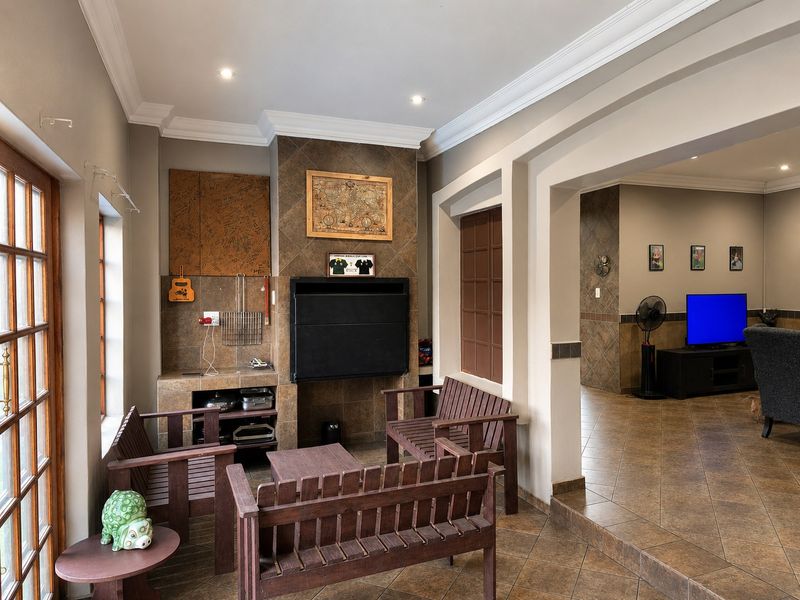 Townhouse For Sale In Middelburg - Photo 6