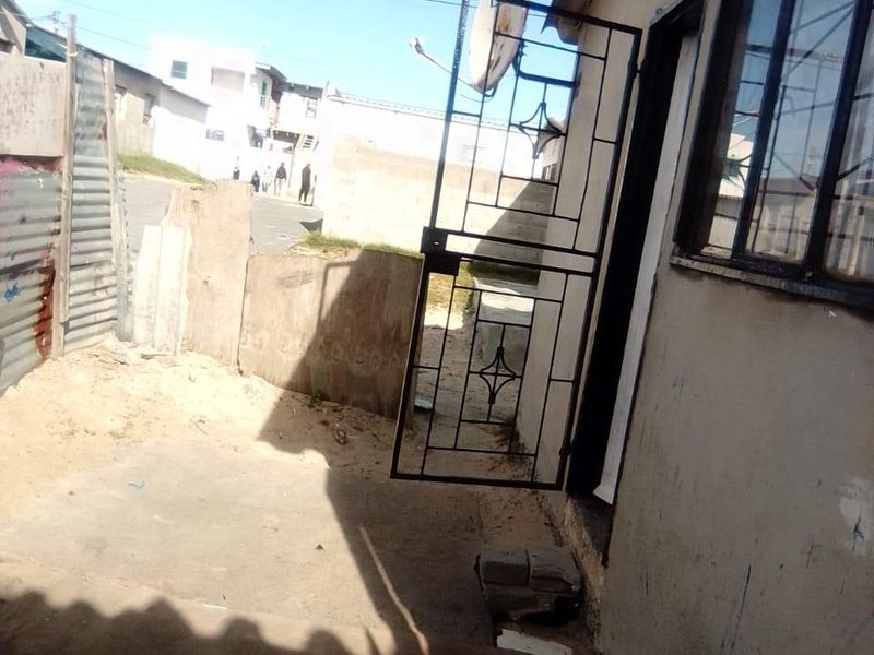 House For Sale In Khayelitsha - Photo 6