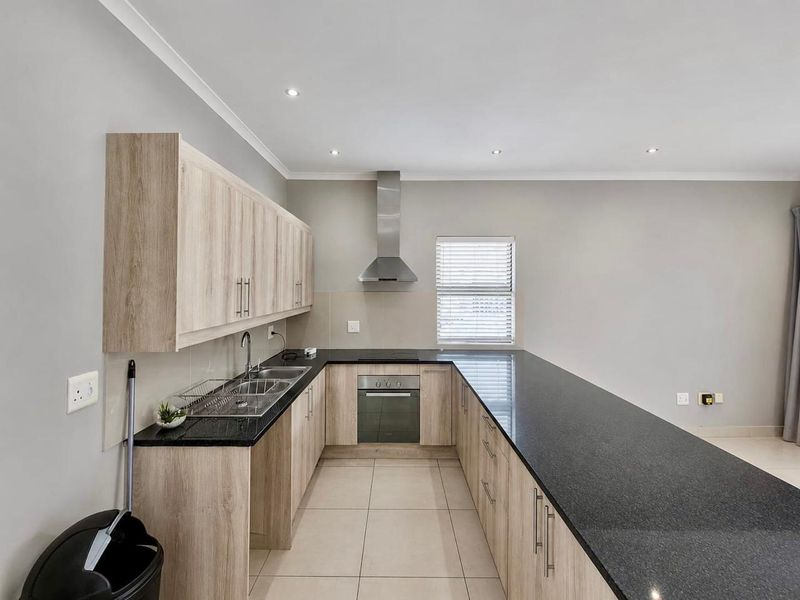 House Rental Monthly In Blouberg - Photo 7