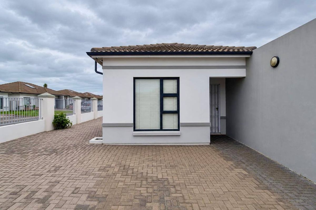 House Rental Monthly In Blouberg - Photo 2
