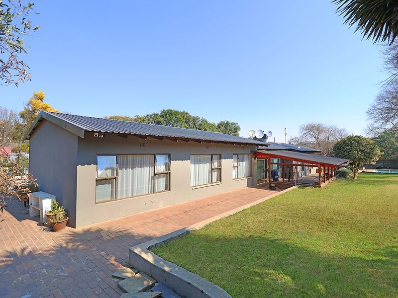 House For Sale In Johannesburg - Photo 2
