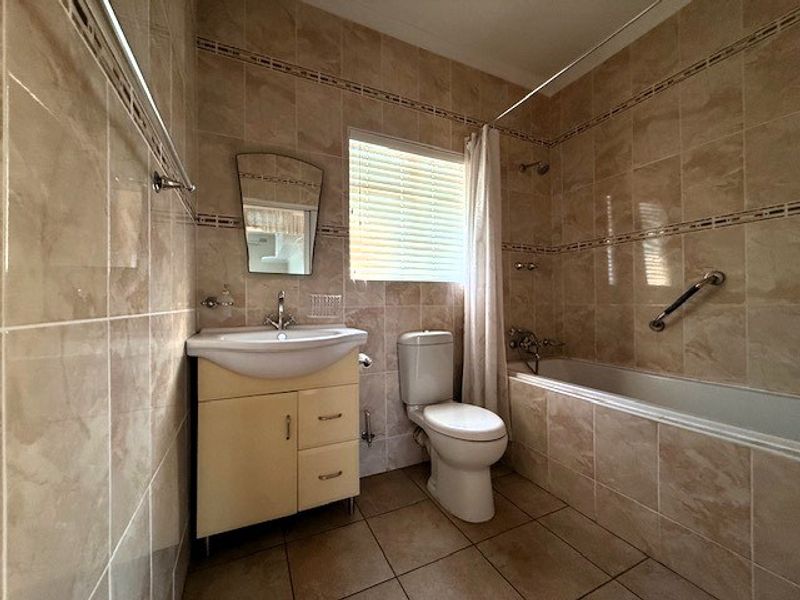 Townhouse Rental Monthly In Margate - Photo 10