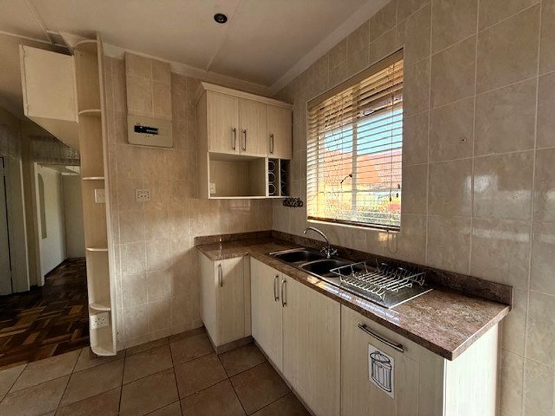 Townhouse Rental Monthly In Margate - Photo 5