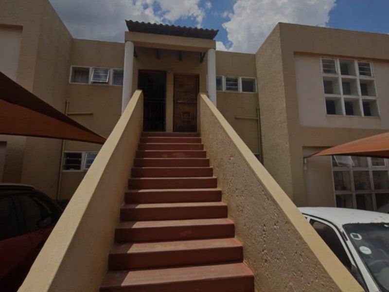 Townhouse For Sale In Johannesburg - Photo 3