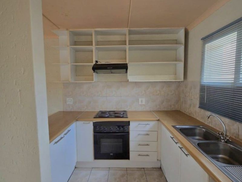 Townhouse For Sale In Johannesburg - Photo 6