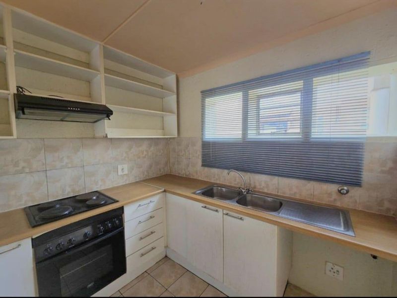 Townhouse For Sale In Johannesburg - Photo 5