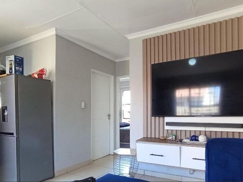 House For Sale In Roodepoort - Photo 2