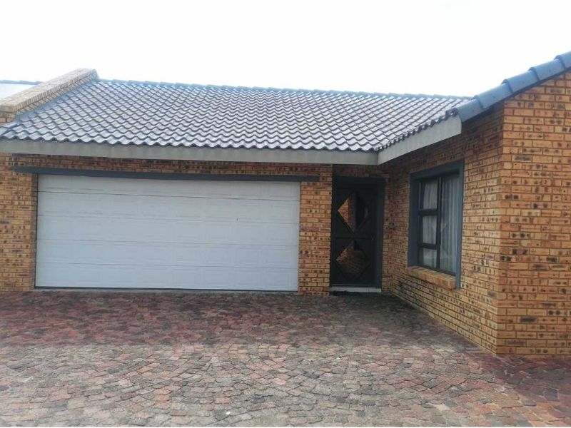 Townhouse For Sale In Alberton - Photo 3