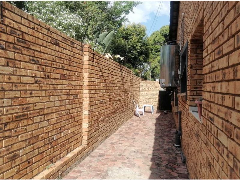 Townhouse For Sale In Alberton - Photo 10