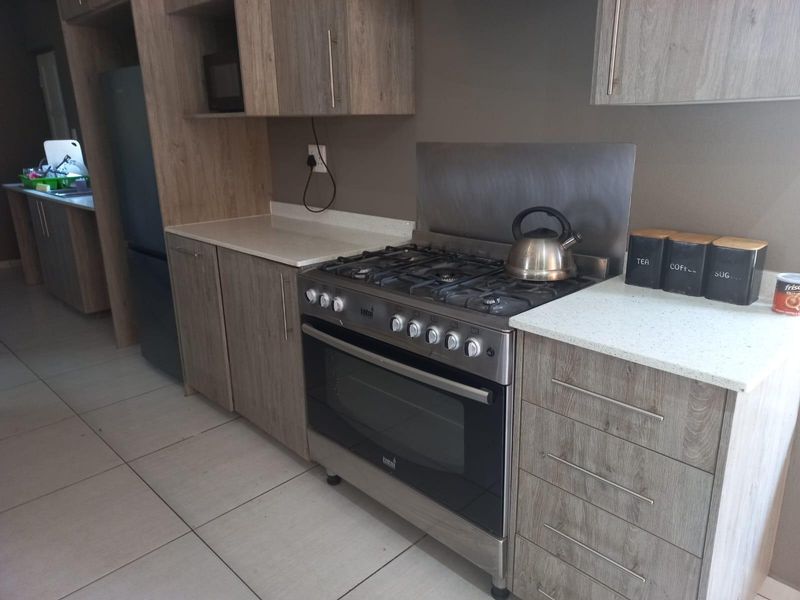 Townhouse For Sale In Alberton - Photo 8