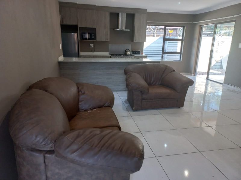 Townhouse For Sale In Alberton - Photo 7