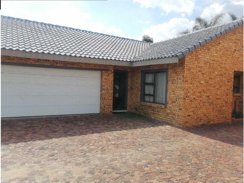 Townhouse For Sale In Alberton - Photo 4