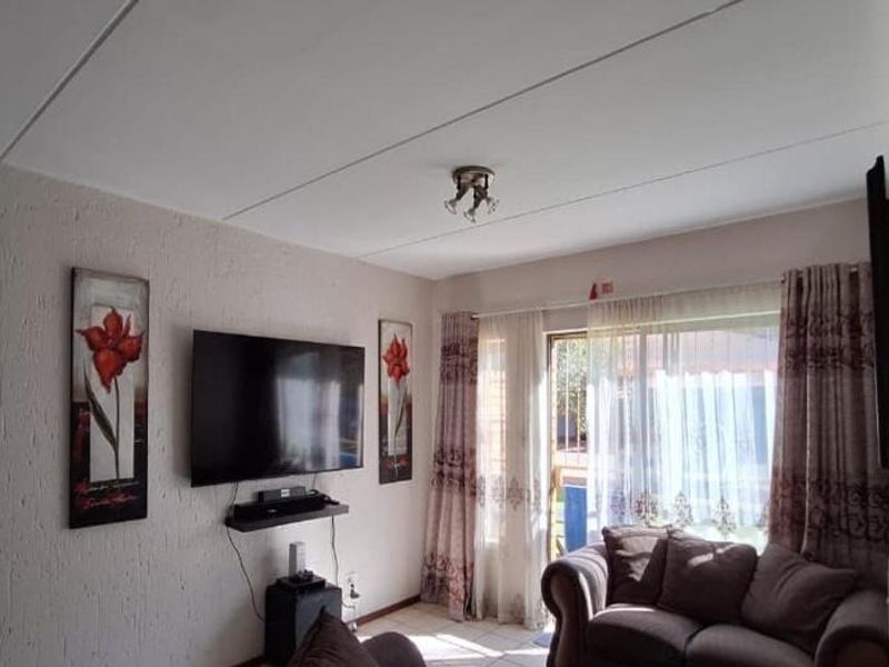 Apartment For Sale In Boksburg - Photo 4