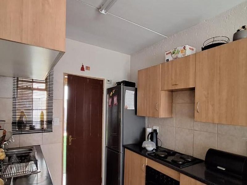 Apartment For Sale In Boksburg - Photo 2