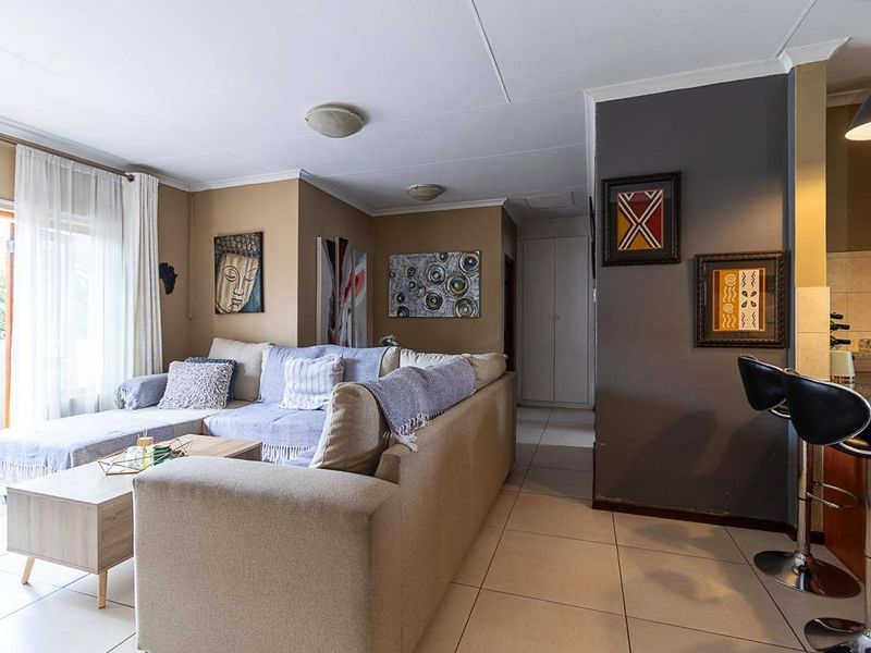 Townhouse For Sale In Alberton - Photo 5