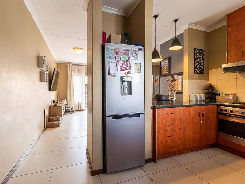 Townhouse For Sale In Alberton - Photo 7