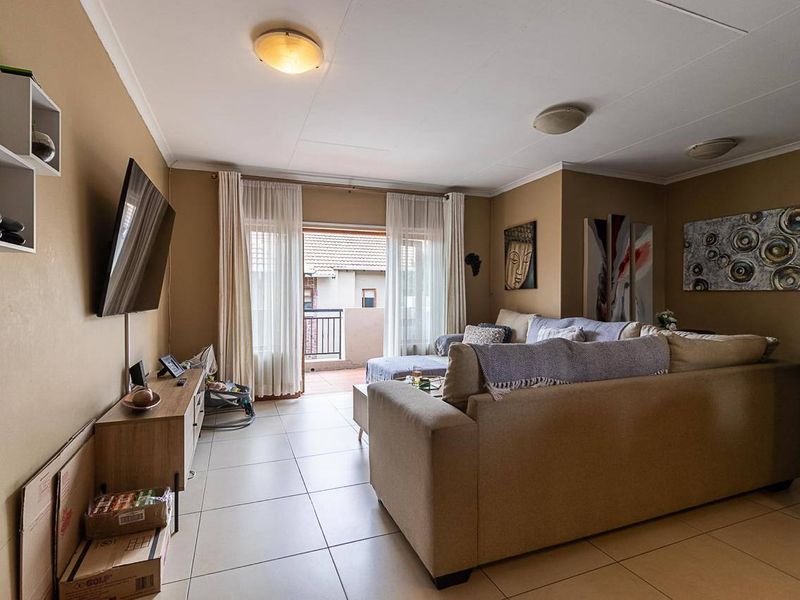 Townhouse For Sale In Alberton - Photo 3