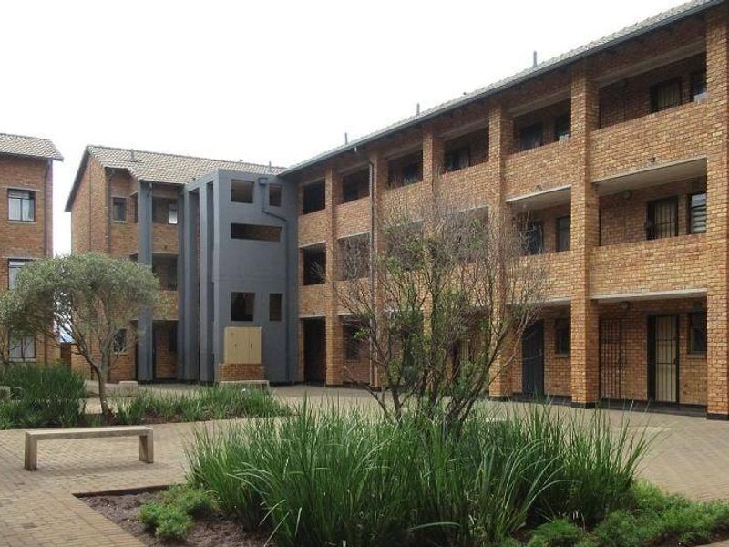 Apartment For Sale In Alberton - Photo 1