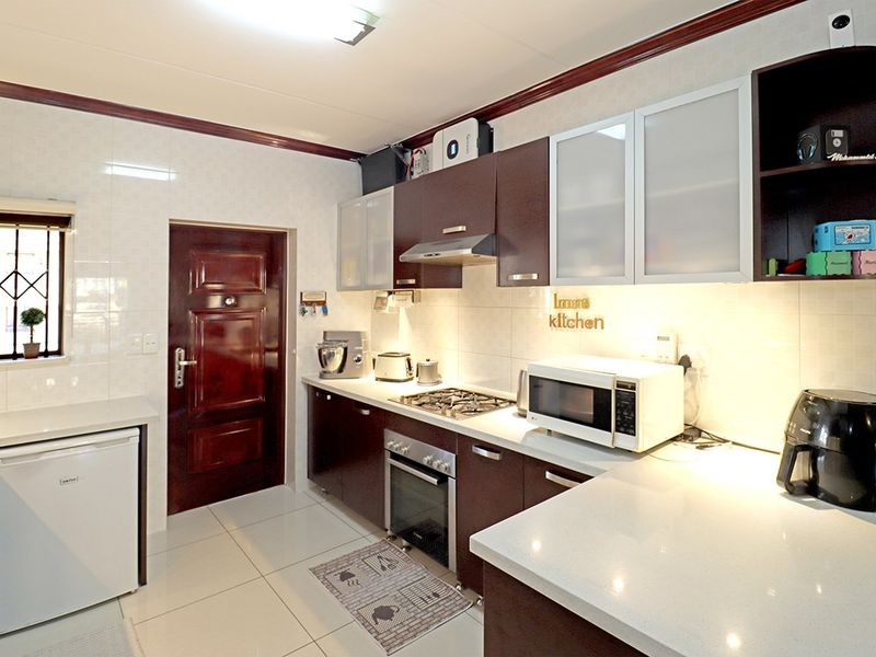 Apartment For Sale In Midrand - Photo 2