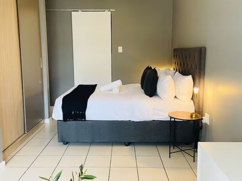 Apartment Rental Monthly In Sandton - Photo 10