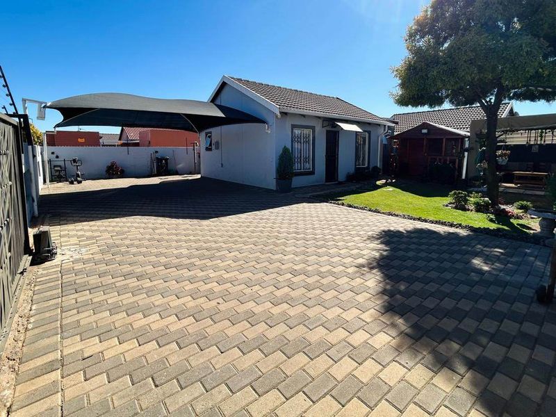 House For Sale In Boksburg - Photo 4