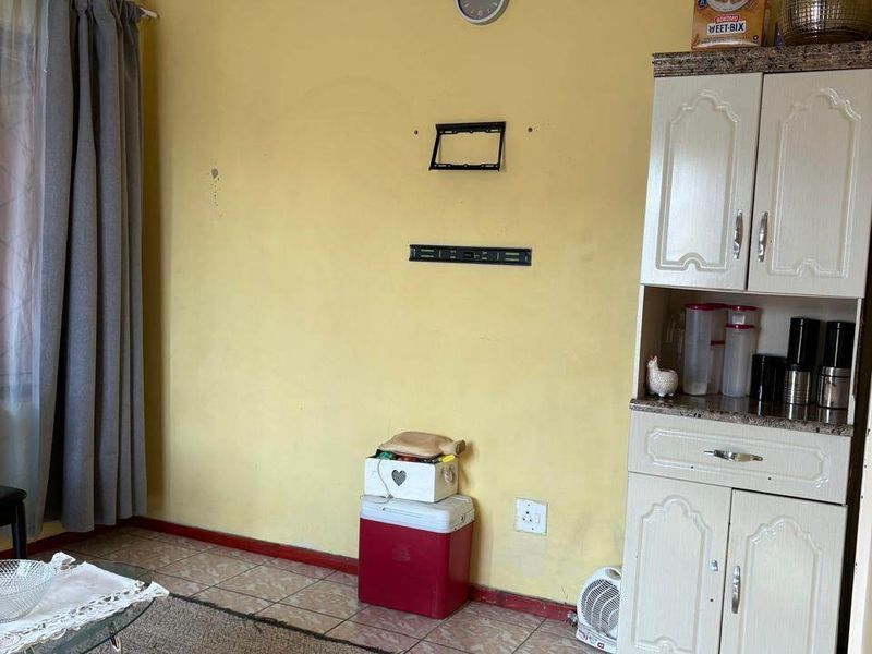 House For Sale In Khayelitsha - Photo 7