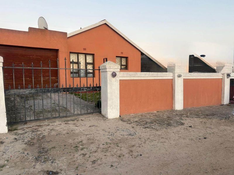 House For Sale In Khayelitsha - Photo 2