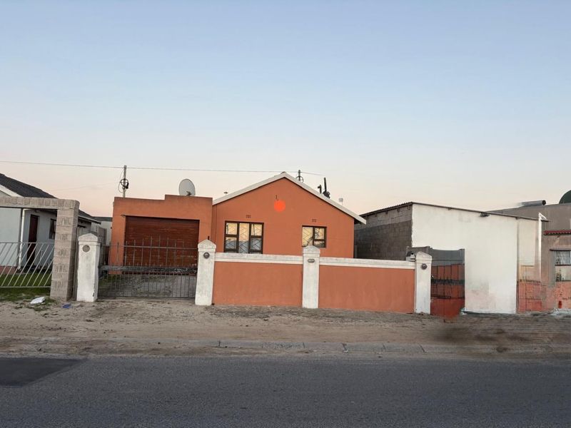 House For Sale In Khayelitsha - Photo 1