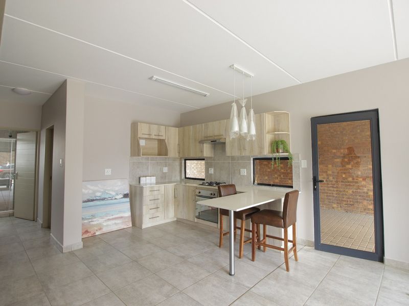 Townhouse For Sale In Witbank - Photo 5