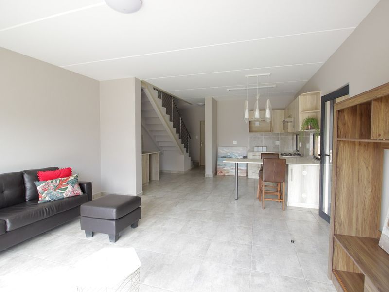Townhouse For Sale In Witbank - Photo 2