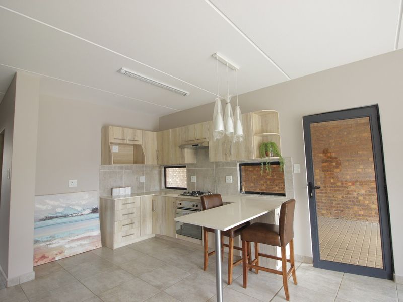 Townhouse For Sale In Witbank - Photo 9