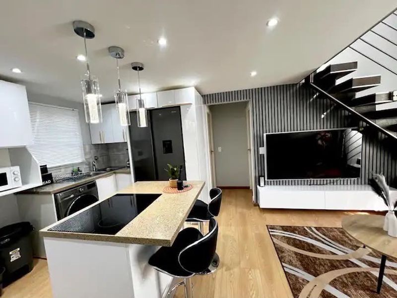 Apartment Rental Monthly In Sandton - Photo 2