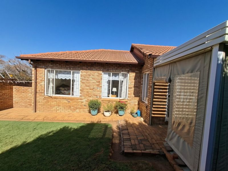 Townhouse For Sale In Randburg - Photo 4