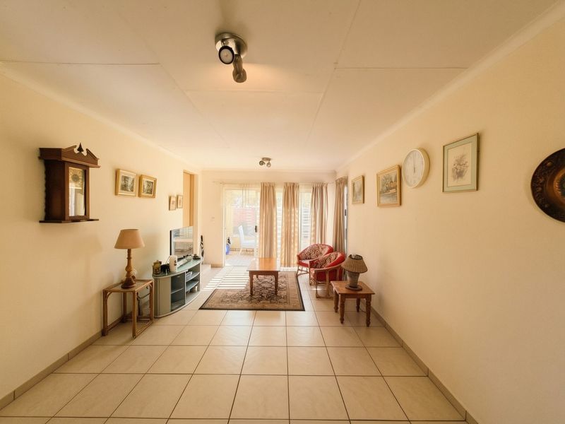 Townhouse For Sale In Randburg - Photo 9