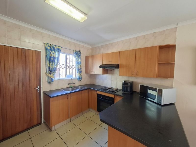 Townhouse For Sale In Randburg - Photo 8