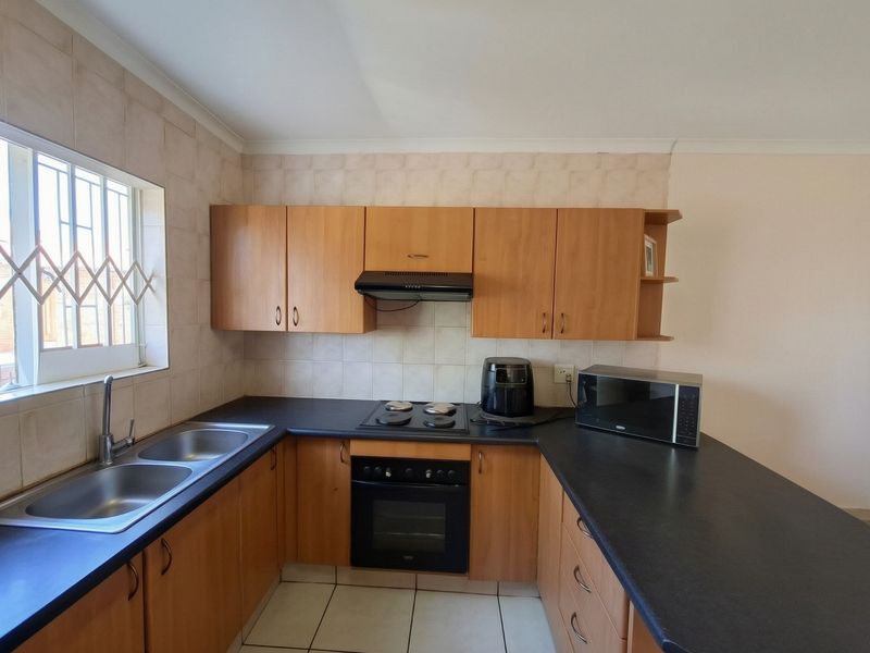 Townhouse For Sale In Randburg - Photo 7