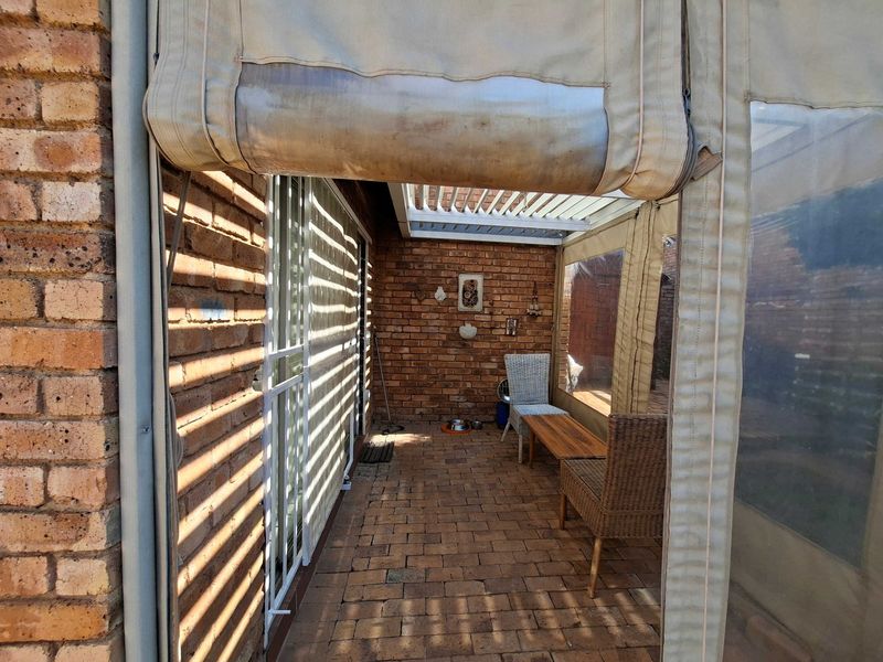 Townhouse For Sale In Randburg - Photo 6