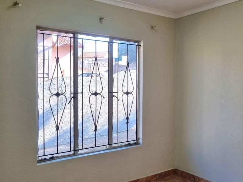 House For Sale In Germiston - Photo 10